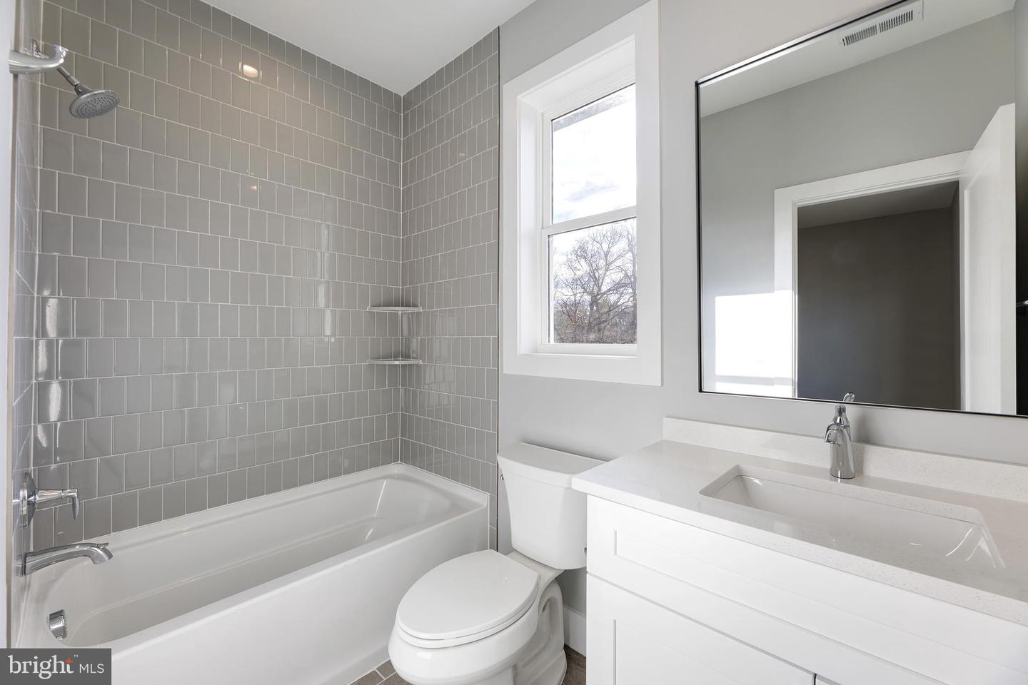 125 CASMAR ST SE, VIENNA, Virginia 22180, 7 Bedrooms Bedrooms, ,7 BathroomsBathrooms,Residential,For sale,125 CASMAR ST SE,VAFX2280946 MLS # VAFX2280946