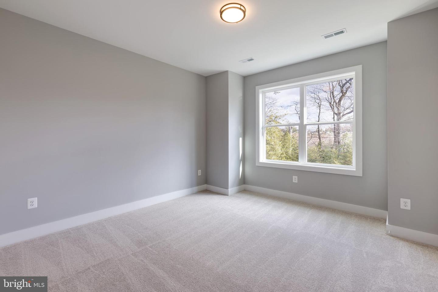 125 CASMAR ST SE, VIENNA, Virginia 22180, 7 Bedrooms Bedrooms, ,7 BathroomsBathrooms,Residential,For sale,125 CASMAR ST SE,VAFX2280946 MLS # VAFX2280946