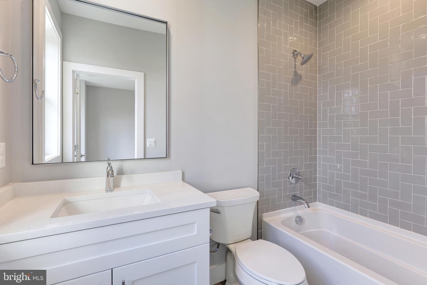 125 CASMAR ST SE, VIENNA, Virginia 22180, 7 Bedrooms Bedrooms, ,7 BathroomsBathrooms,Residential,For sale,125 CASMAR ST SE,VAFX2280946 MLS # VAFX2280946