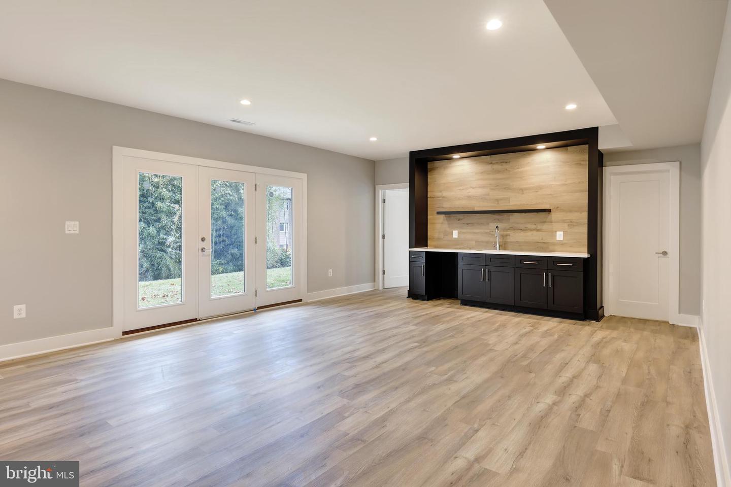 125 CASMAR ST SE, VIENNA, Virginia 22180, 7 Bedrooms Bedrooms, ,7 BathroomsBathrooms,Residential,For sale,125 CASMAR ST SE,VAFX2280946 MLS # VAFX2280946