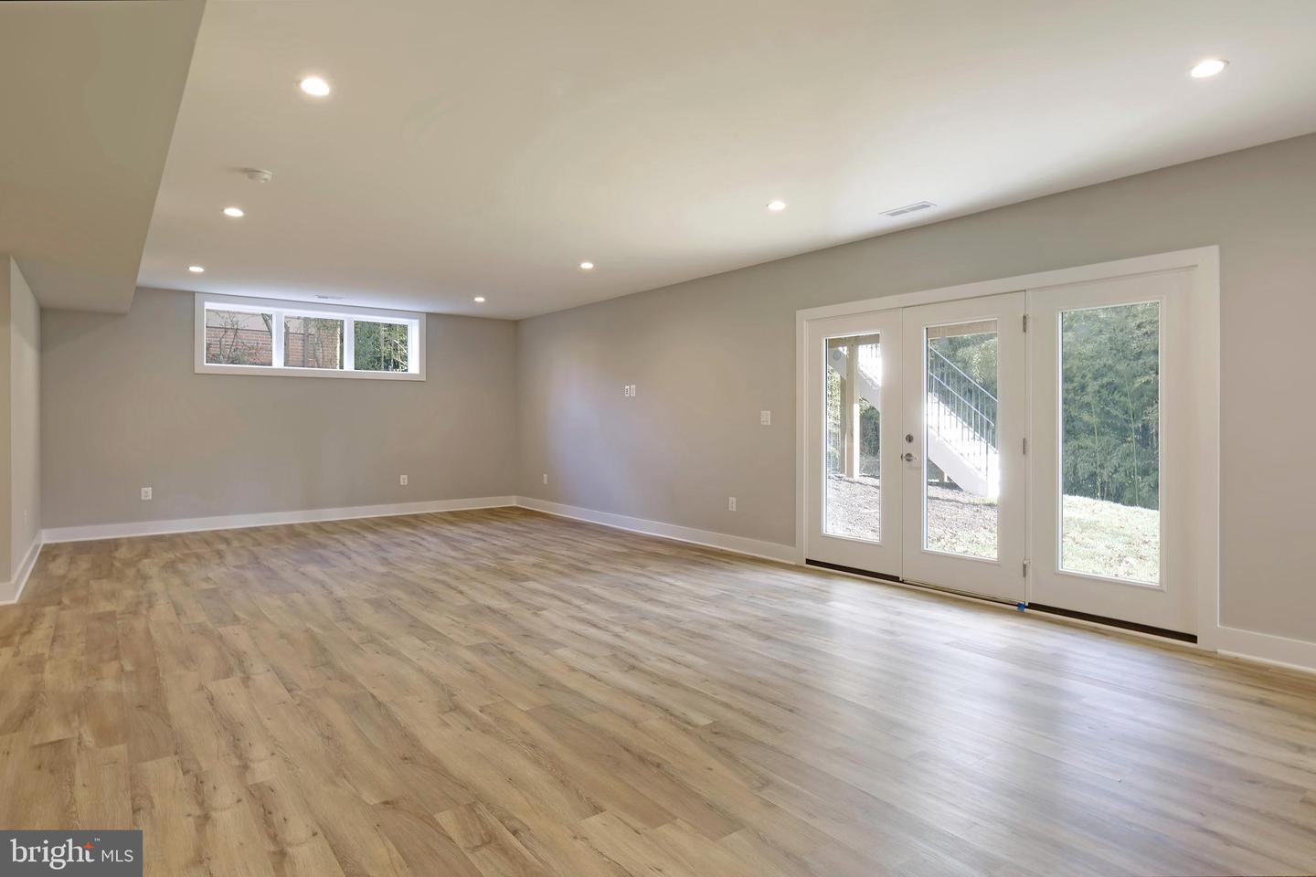 125 CASMAR ST SE, VIENNA, Virginia 22180, 7 Bedrooms Bedrooms, ,7 BathroomsBathrooms,Residential,For sale,125 CASMAR ST SE,VAFX2280946 MLS # VAFX2280946