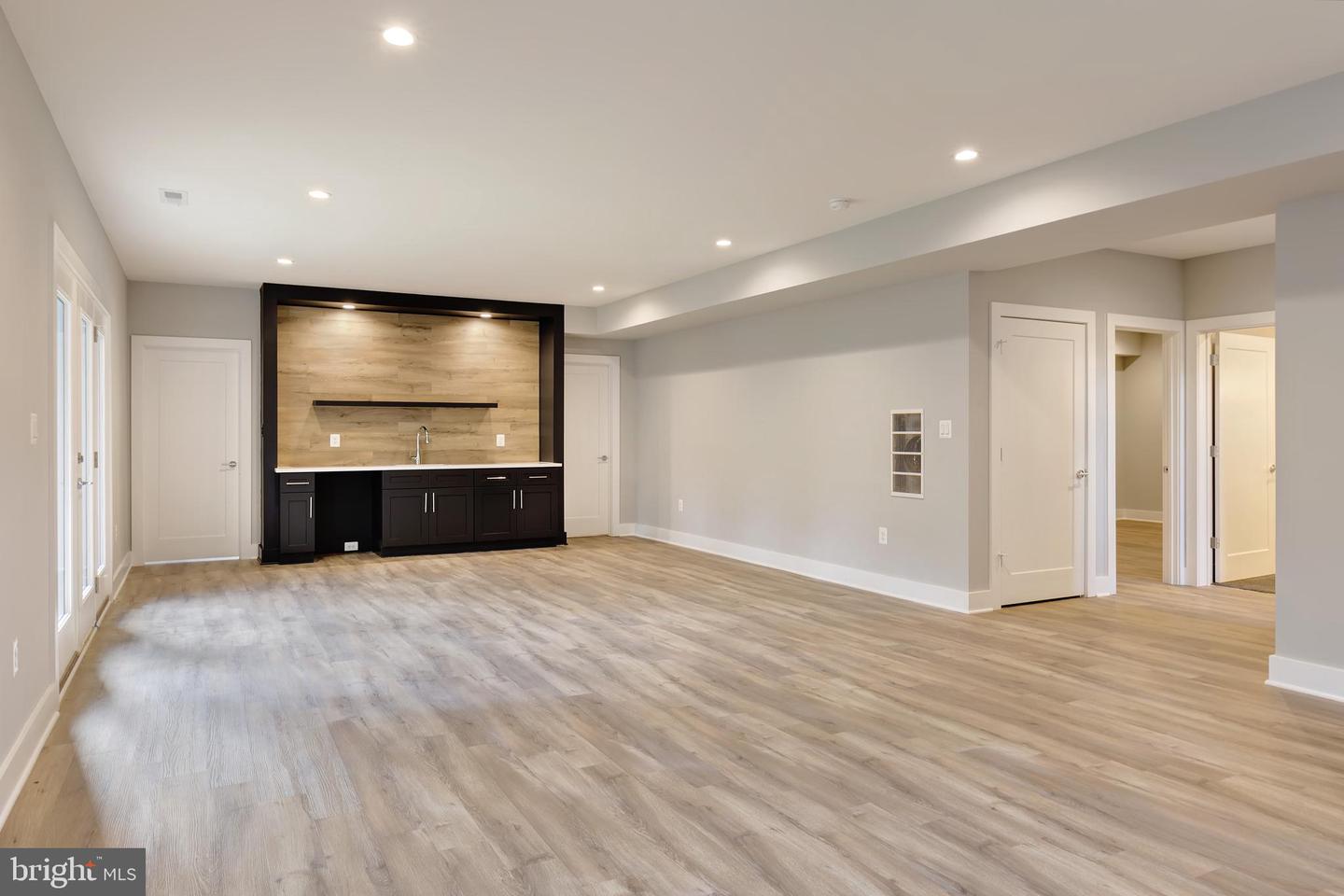 125 CASMAR ST SE, VIENNA, Virginia 22180, 7 Bedrooms Bedrooms, ,7 BathroomsBathrooms,Residential,For sale,125 CASMAR ST SE,VAFX2280946 MLS # VAFX2280946