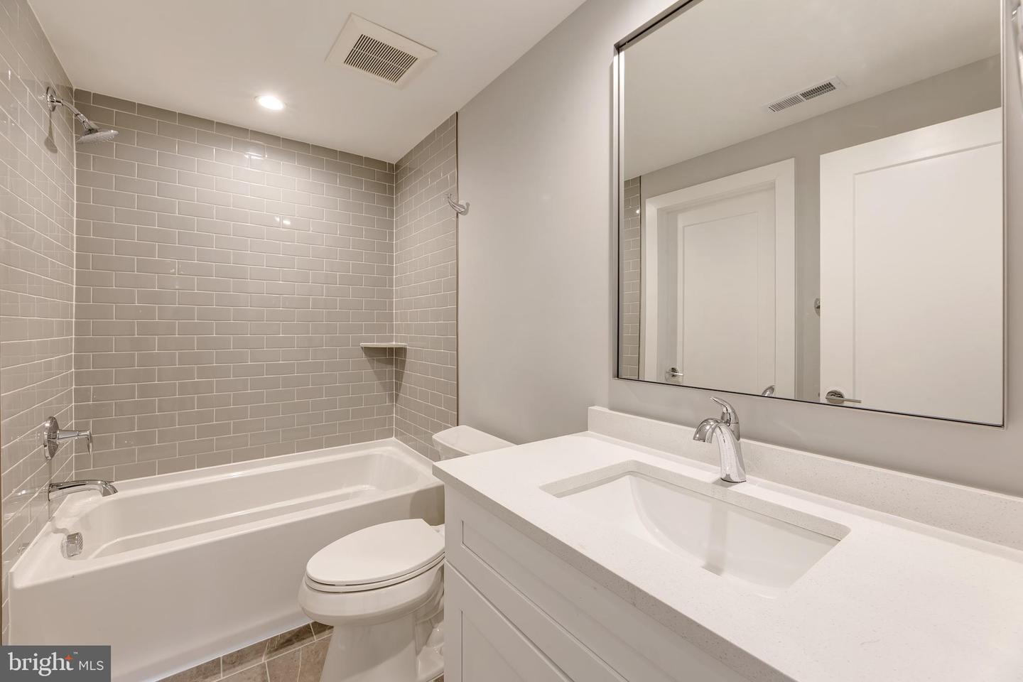 125 CASMAR ST SE, VIENNA, Virginia 22180, 7 Bedrooms Bedrooms, ,7 BathroomsBathrooms,Residential,For sale,125 CASMAR ST SE,VAFX2280946 MLS # VAFX2280946