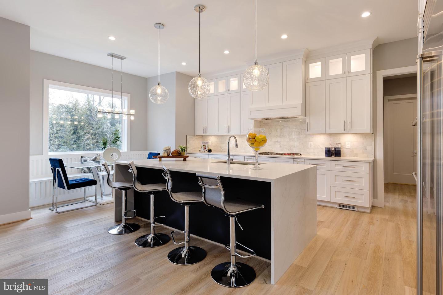 125 CASMAR ST SE, VIENNA, Virginia 22180, 7 Bedrooms Bedrooms, ,7 BathroomsBathrooms,Residential,For sale,125 CASMAR ST SE,VAFX2280946 MLS # VAFX2280946