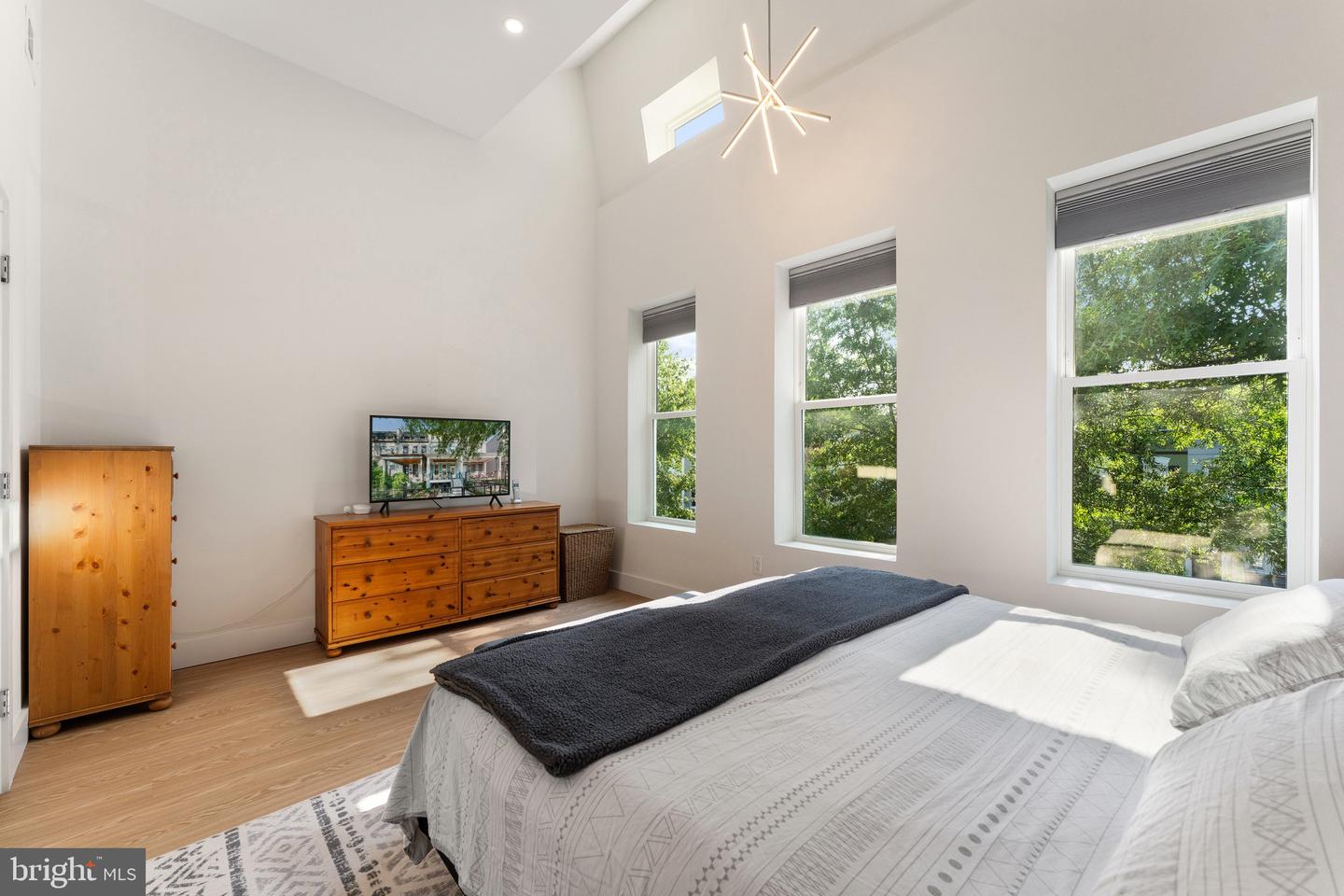 922 8TH ST NE, WASHINGTON, District Of Columbia 20002, 4 Bedrooms Bedrooms, ,3 BathroomsBathrooms,Residential,For sale,922 8TH ST NE,DCDC2210074 MLS # DCDC2210074