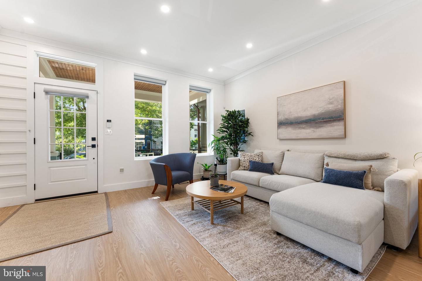 922 8TH ST NE, WASHINGTON, District Of Columbia 20002, 4 Bedrooms Bedrooms, ,3 BathroomsBathrooms,Residential,For sale,922 8TH ST NE,DCDC2210074 MLS # DCDC2210074