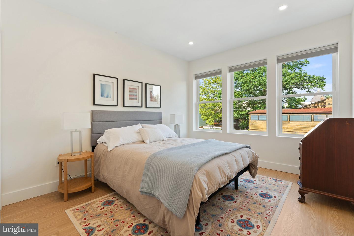 922 8TH ST NE, WASHINGTON, District Of Columbia 20002, 4 Bedrooms Bedrooms, ,3 BathroomsBathrooms,Residential,For sale,922 8TH ST NE,DCDC2210074 MLS # DCDC2210074