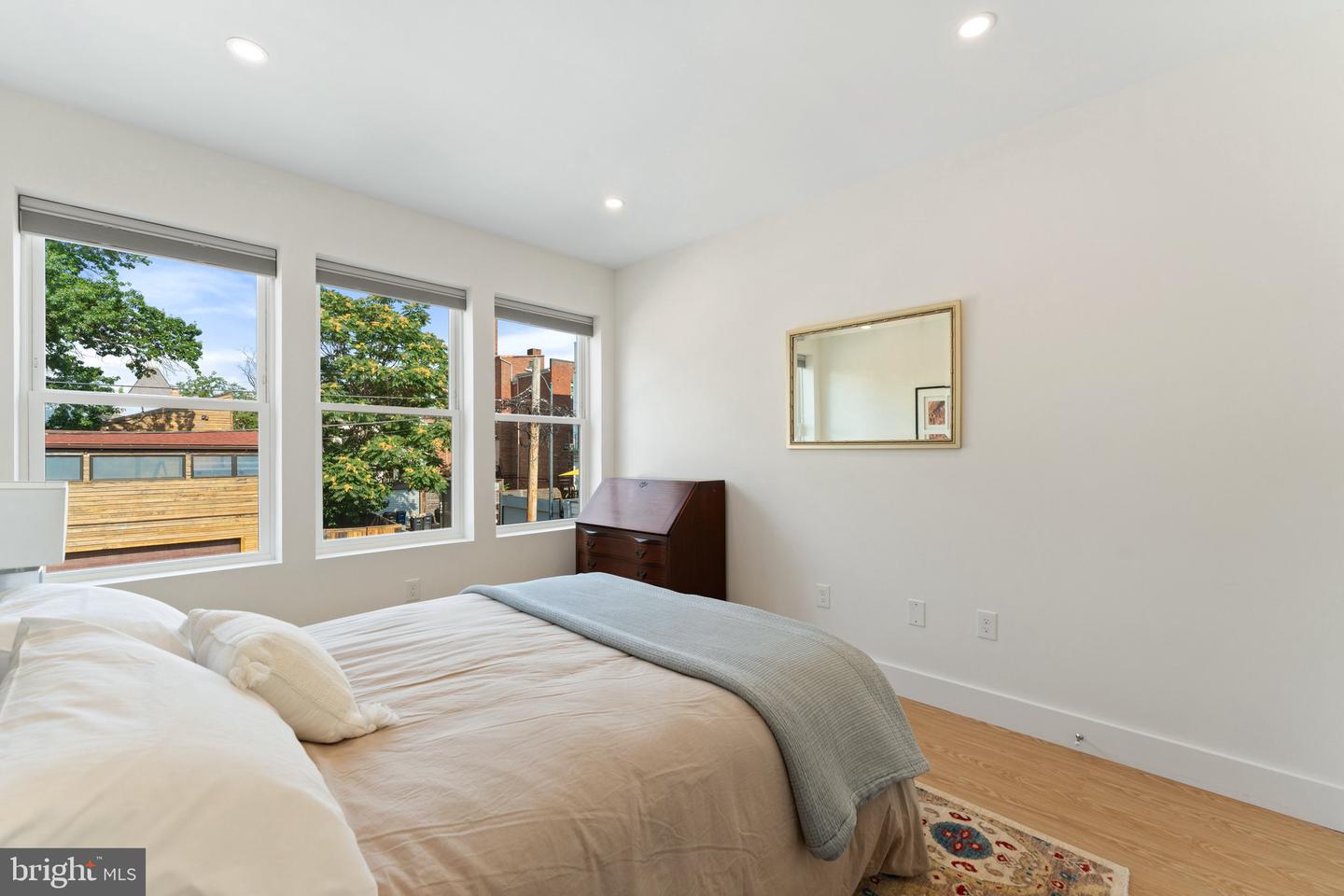 922 8TH ST NE, WASHINGTON, District Of Columbia 20002, 4 Bedrooms Bedrooms, ,3 BathroomsBathrooms,Residential,For sale,922 8TH ST NE,DCDC2210074 MLS # DCDC2210074