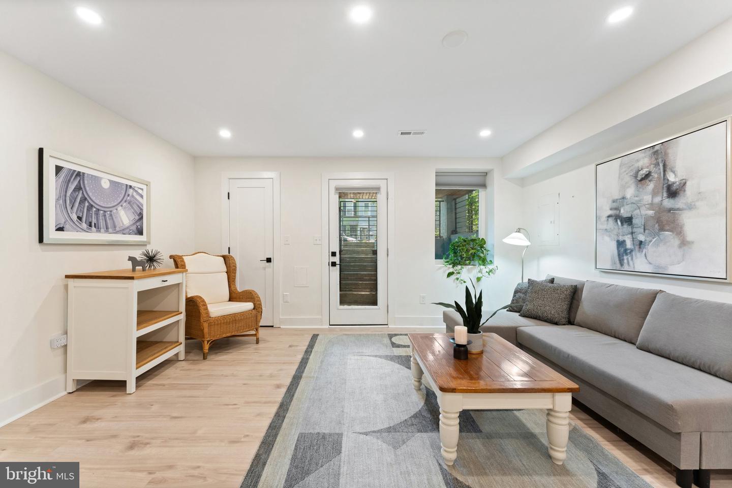 922 8TH ST NE, WASHINGTON, District Of Columbia 20002, 4 Bedrooms Bedrooms, ,3 BathroomsBathrooms,Residential,For sale,922 8TH ST NE,DCDC2210074 MLS # DCDC2210074