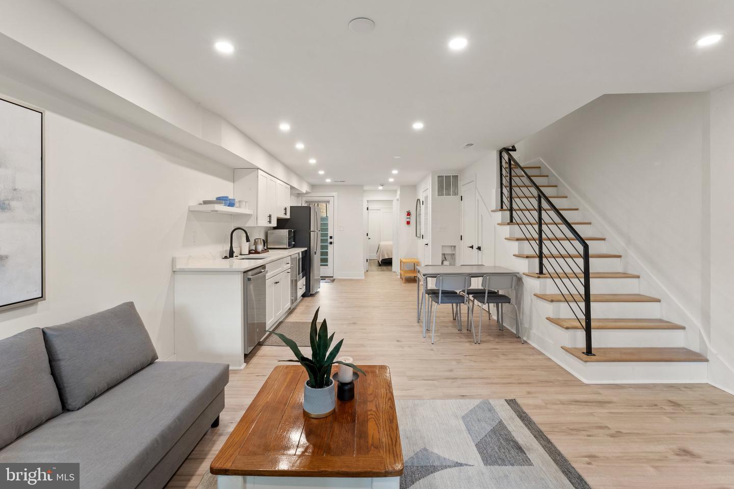 922 8TH ST NE, WASHINGTON, District Of Columbia 20002, 4 Bedrooms Bedrooms, ,3 BathroomsBathrooms,Residential,For sale,922 8TH ST NE,DCDC2210074 MLS # DCDC2210074