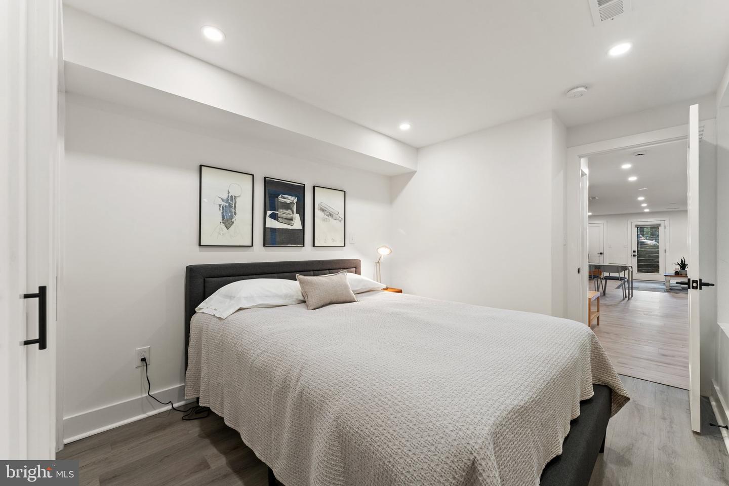 922 8TH ST NE, WASHINGTON, District Of Columbia 20002, 4 Bedrooms Bedrooms, ,3 BathroomsBathrooms,Residential,For sale,922 8TH ST NE,DCDC2210074 MLS # DCDC2210074