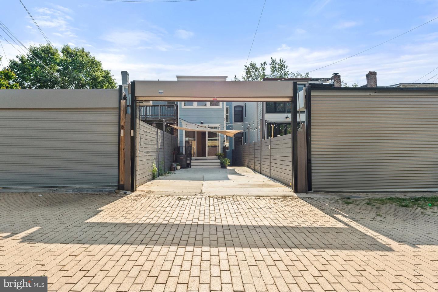 922 8TH ST NE, WASHINGTON, District Of Columbia 20002, 4 Bedrooms Bedrooms, ,3 BathroomsBathrooms,Residential,For sale,922 8TH ST NE,DCDC2210074 MLS # DCDC2210074