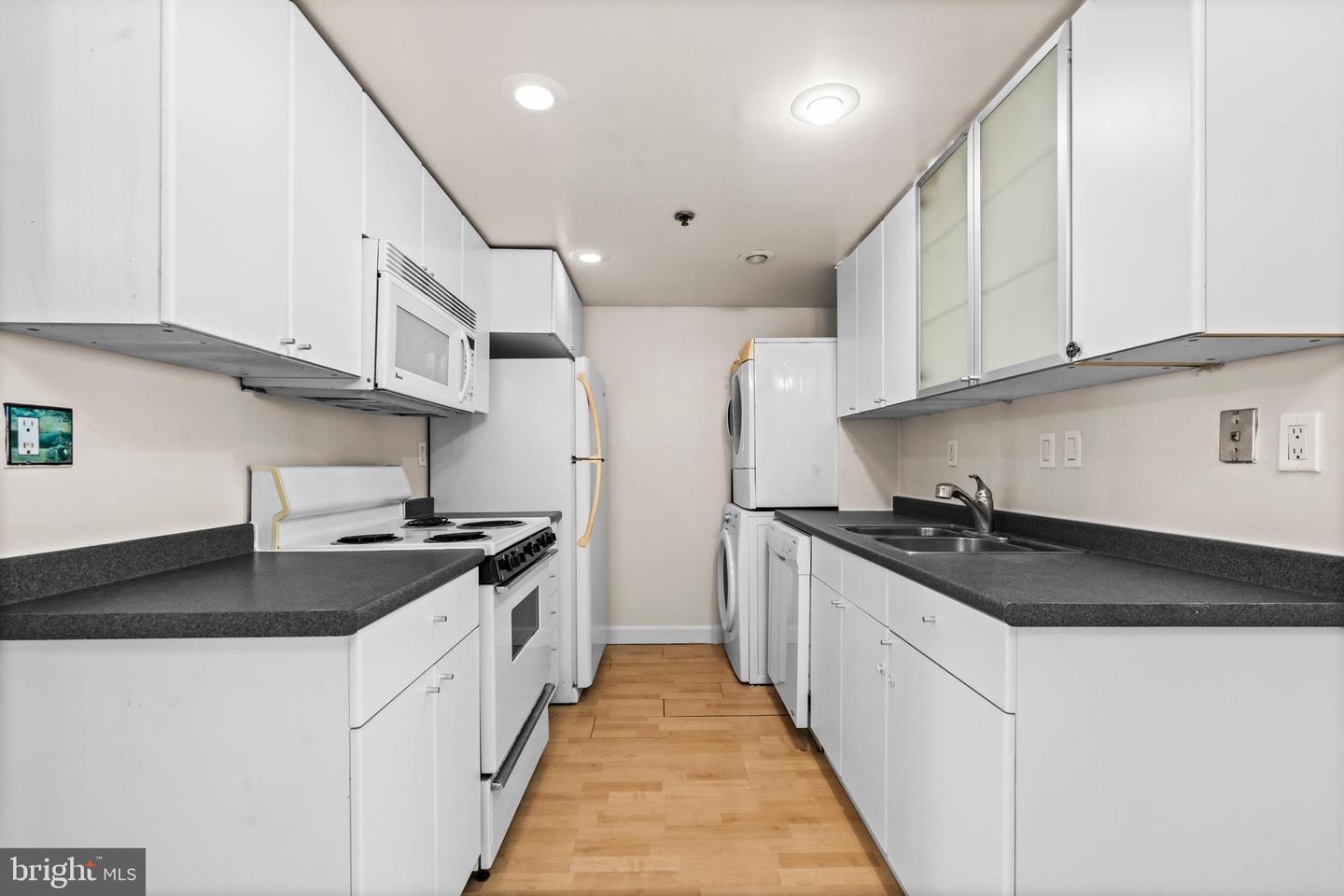 5911 EDSALL RD #1209, ALEXANDRIA, Virginia 22304, 1 Bedroom Bedrooms, ,1 BathroomBathrooms,Residential,For sale,5911 EDSALL RD #1209,VAAX2049488 MLS # VAAX2049488