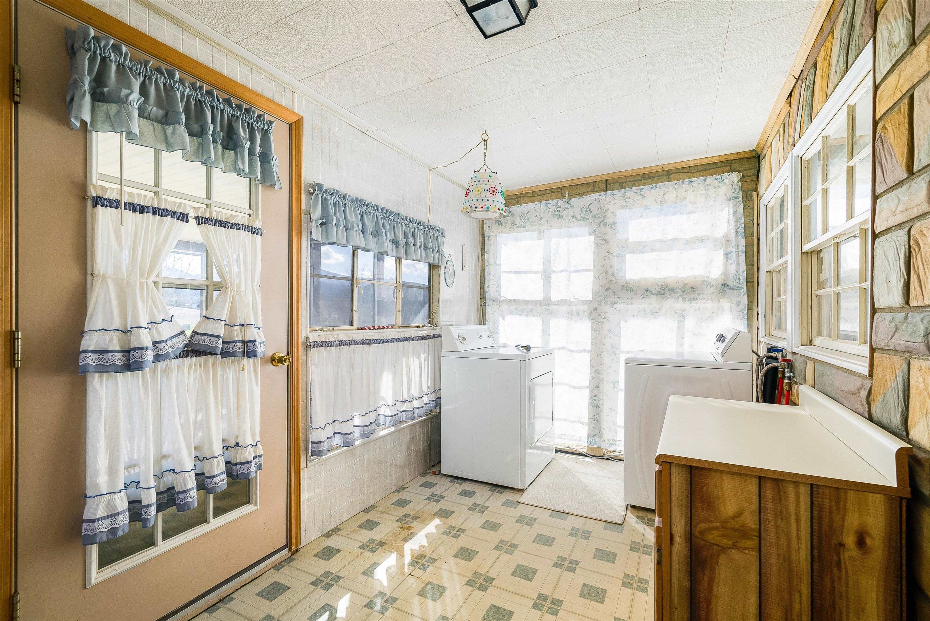 18753 MT PLEASANT RD, ELKTON, Virginia 22827, 2 Bedrooms Bedrooms, ,1 BathroomBathrooms,Residential,18753 MT PLEASANT RD,671552 MLS # 671552