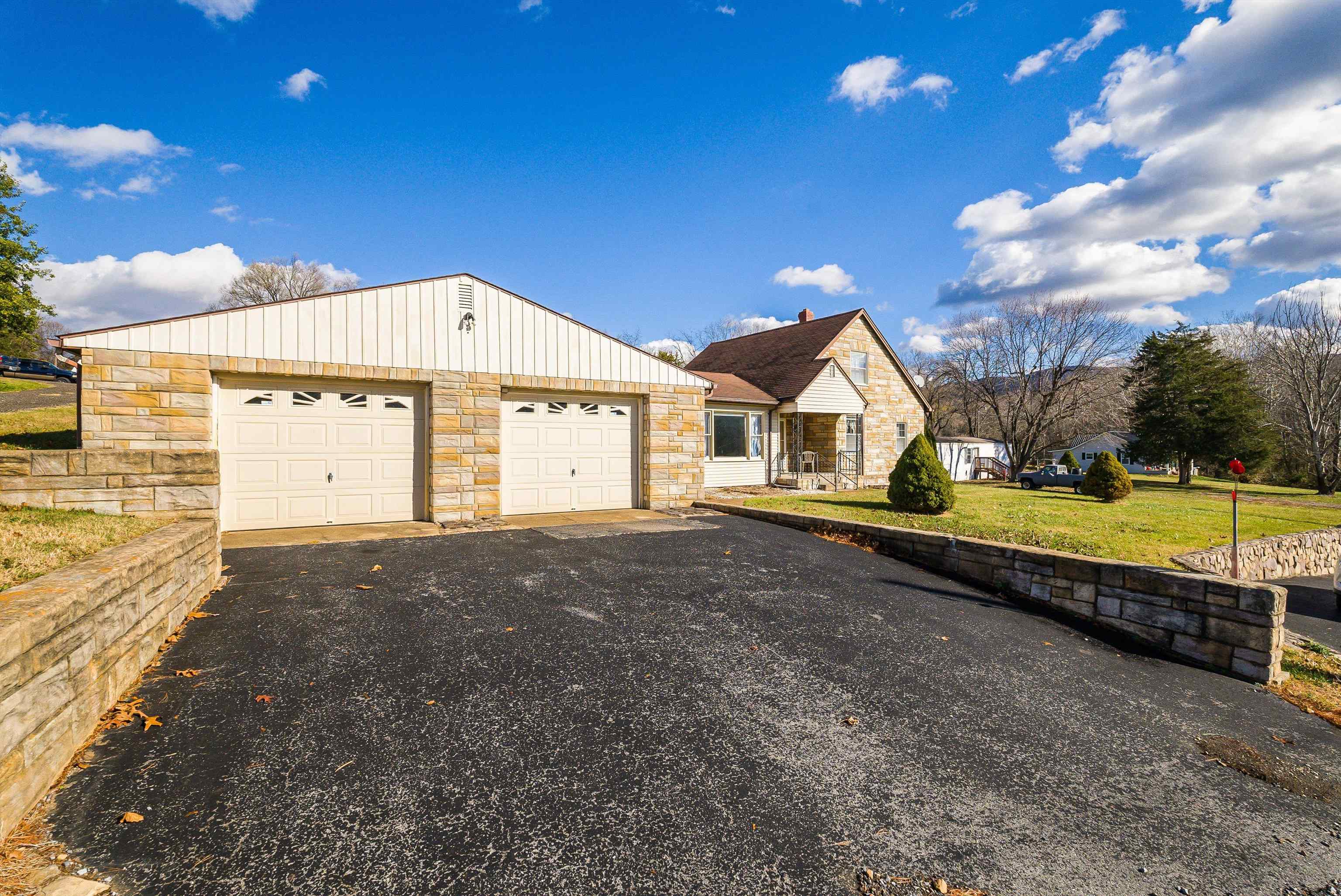 18753 MT PLEASANT RD, ELKTON, Virginia 22827, 2 Bedrooms Bedrooms, ,1 BathroomBathrooms,Residential,18753 MT PLEASANT RD,671552 MLS # 671552