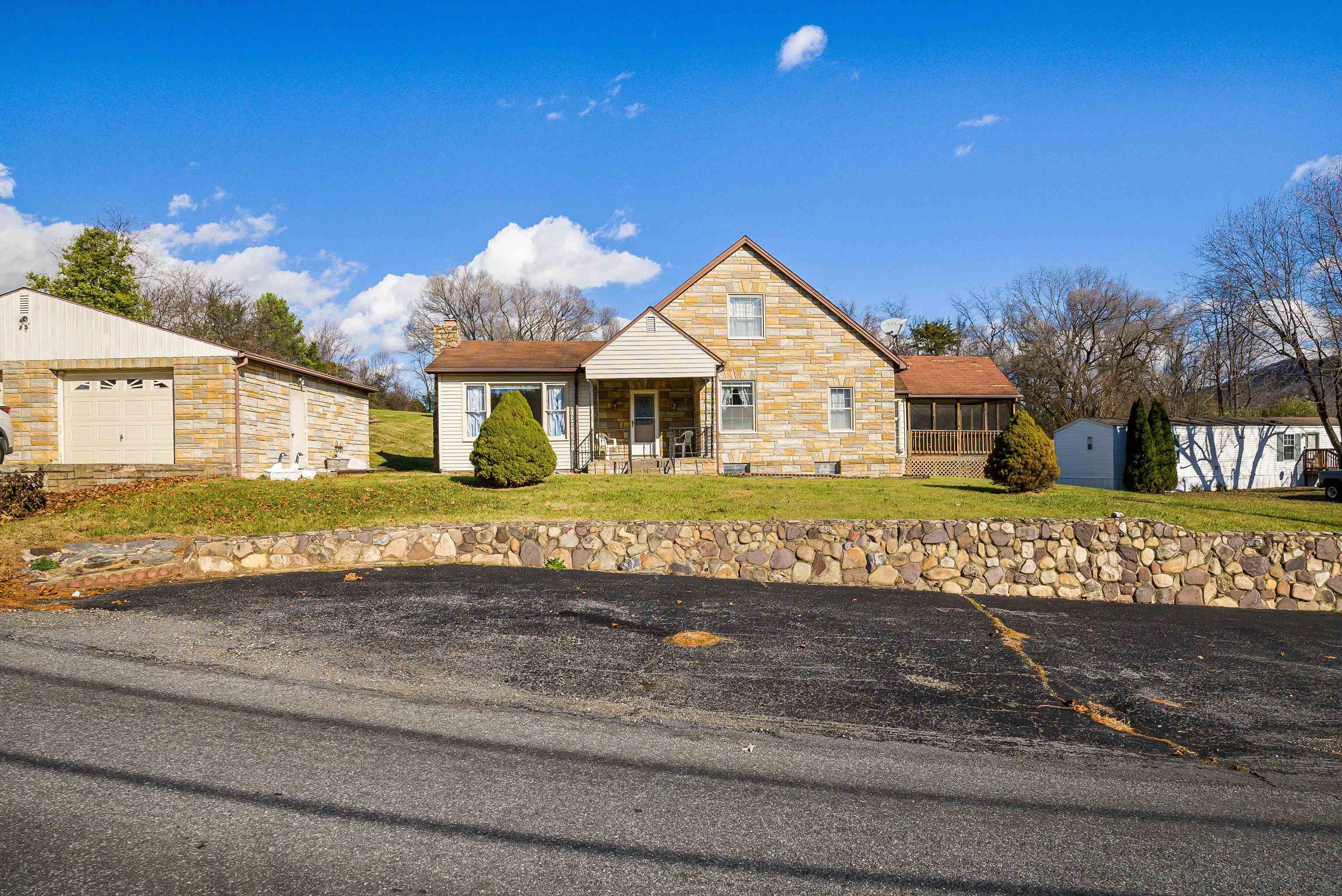 18753 MT PLEASANT RD, ELKTON, Virginia 22827, 2 Bedrooms Bedrooms, ,1 BathroomBathrooms,Residential,18753 MT PLEASANT RD,671552 MLS # 671552