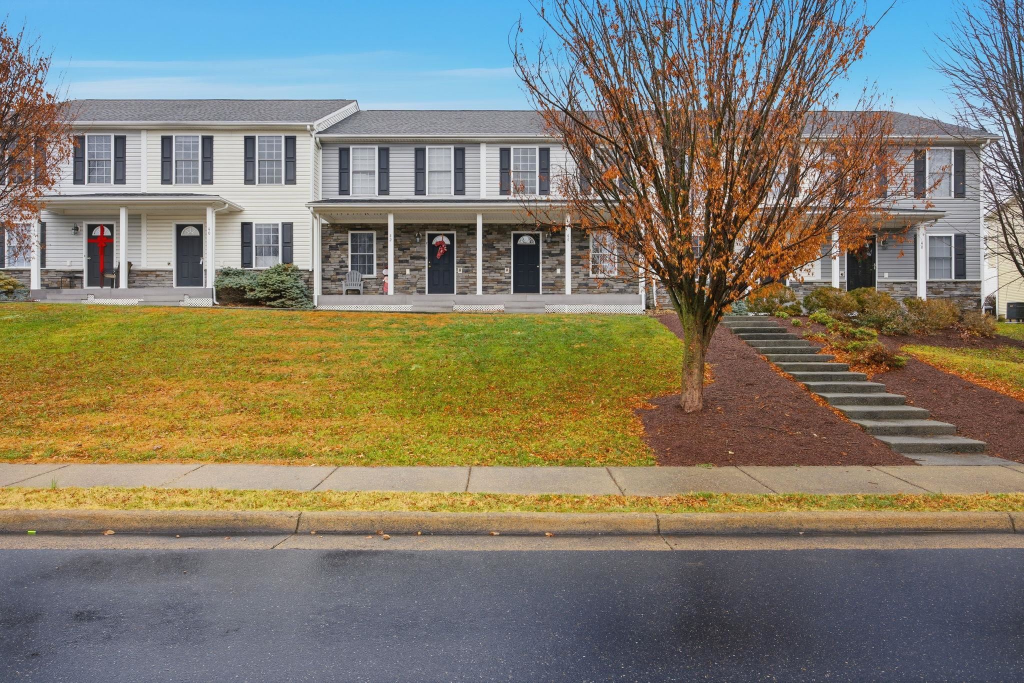 44 EMERSON LN, HARRISONBURG, Virginia 22802, 2 Bedrooms Bedrooms, ,1 BathroomBathrooms,Residential,44 EMERSON LN,671567 MLS # 671567