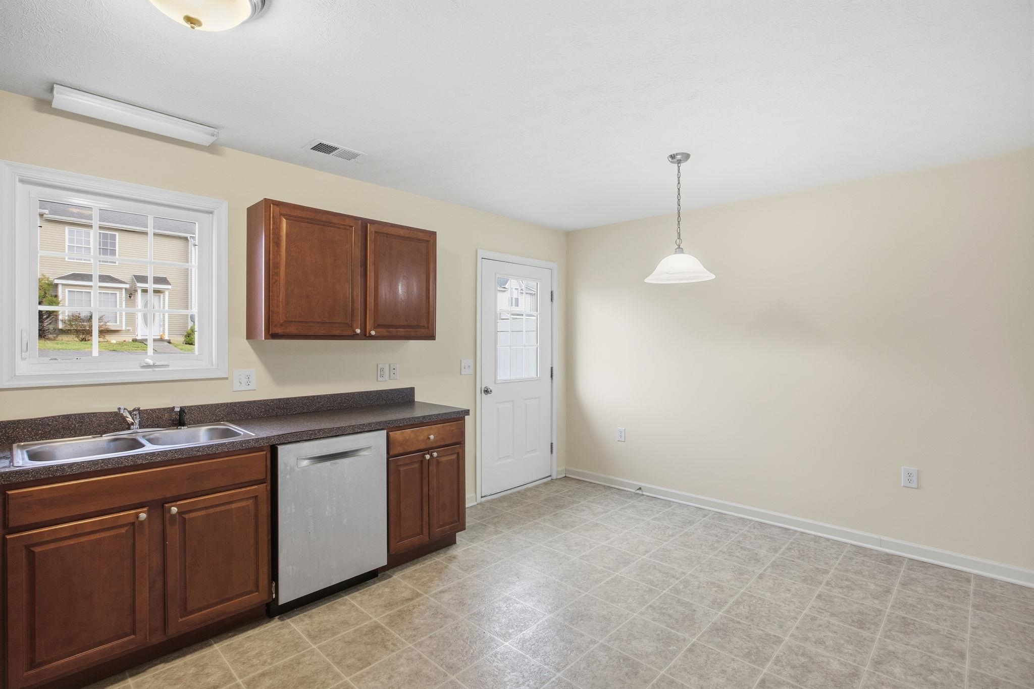 44 EMERSON LN, HARRISONBURG, Virginia 22802, 2 Bedrooms Bedrooms, ,1 BathroomBathrooms,Residential,44 EMERSON LN,671567 MLS # 671567