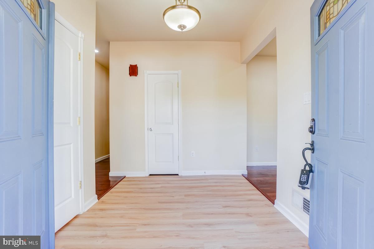 8513 THOMAS DR, MANASSAS, Virginia 20110, 3 Bedrooms Bedrooms, ,2 BathroomsBathrooms,Residential,For sale,8513 THOMAS DR,VAPW2106684 MLS # VAPW2106684