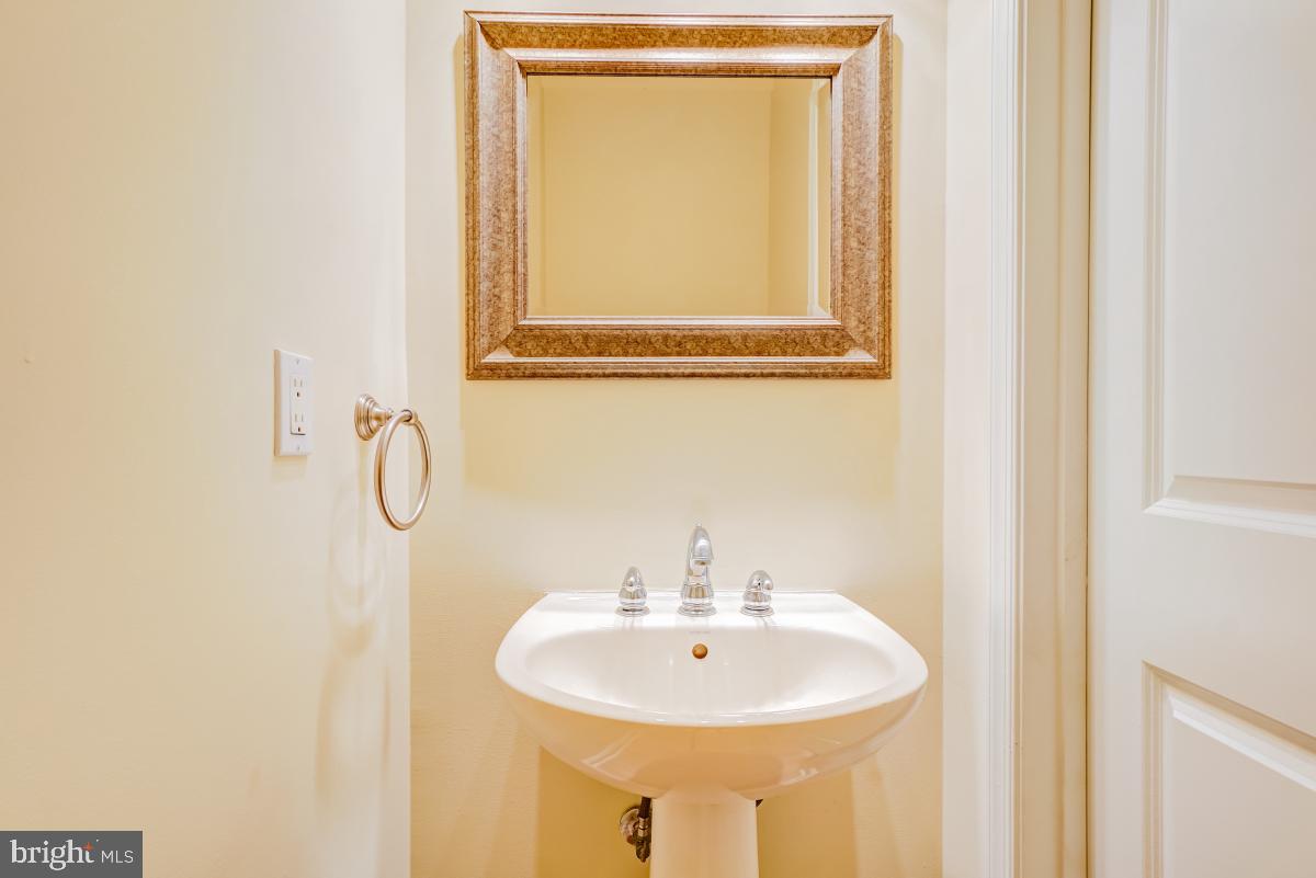 8513 THOMAS DR, MANASSAS, Virginia 20110, 3 Bedrooms Bedrooms, ,2 BathroomsBathrooms,Residential,For sale,8513 THOMAS DR,VAPW2106684 MLS # VAPW2106684