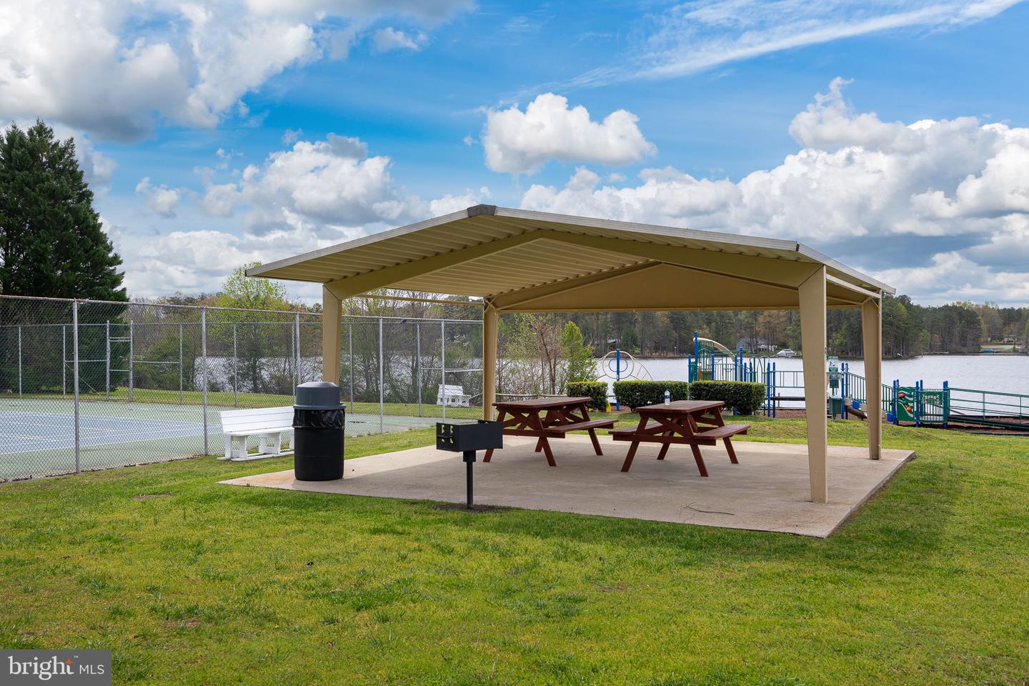 209 NORFOLK DR, RUTHER GLEN, Virginia 22546, 3 Bedrooms Bedrooms, ,2 BathroomsBathrooms,Residential,For sale,209 NORFOLK DR,VACV2009062 MLS # VACV2009062