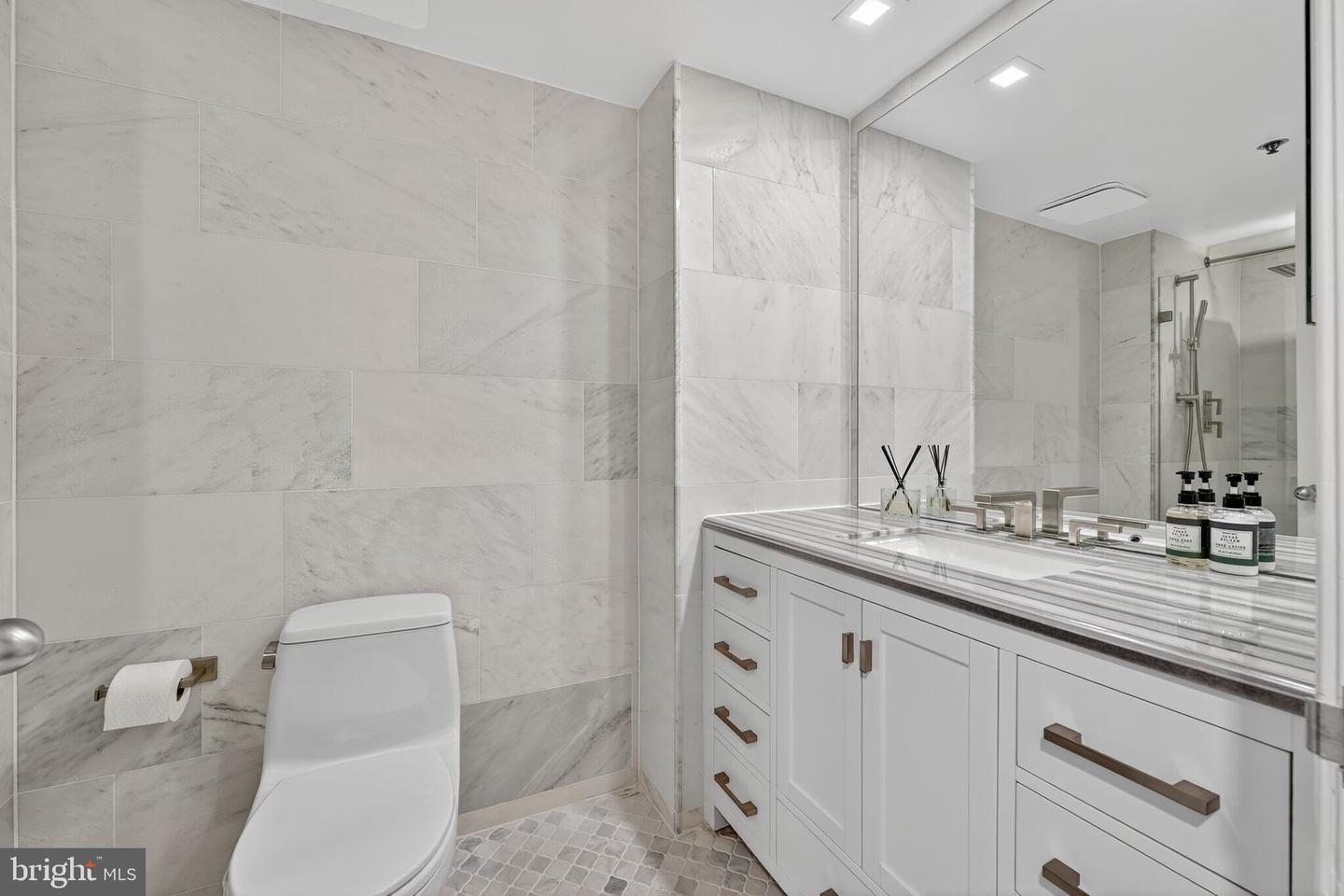 1401 N OAK ST #G-5, ARLINGTON, Virginia 22209, 2 Bedrooms Bedrooms, ,2 BathroomsBathrooms,Residential,For sale,1401 N OAK ST #G-5,VAAR2065826 MLS # VAAR2065826