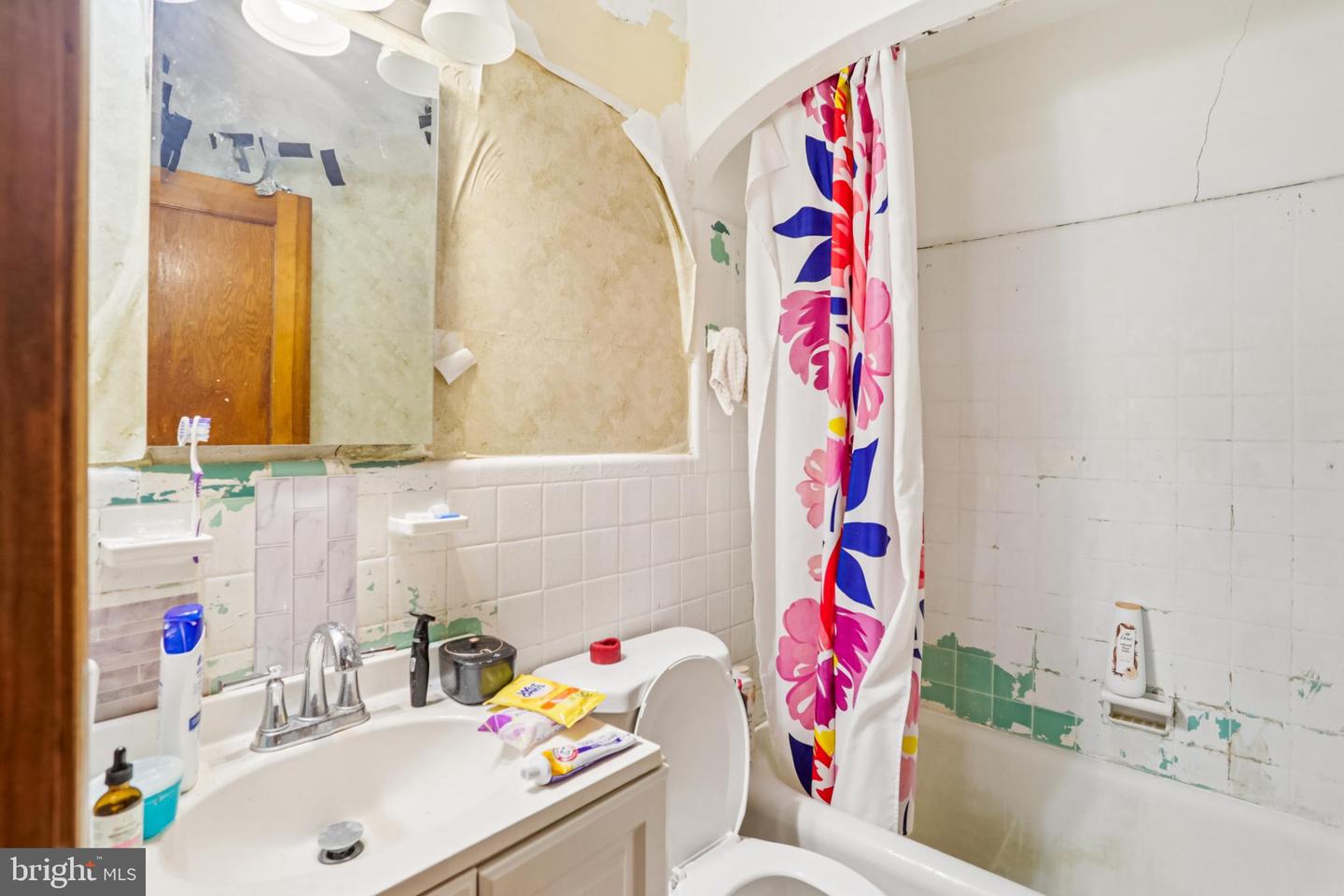 1809 INGLESIDE TER NW, WASHINGTON, District Of Columbia 20010, 3 Bedrooms Bedrooms, ,2 BathroomsBathrooms,Residential,For sale,1809 INGLESIDE TER NW,DCDC2231970 MLS # DCDC2231970