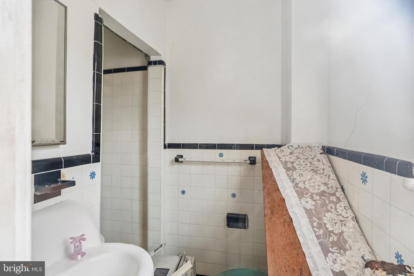 1809 INGLESIDE TER NW, WASHINGTON, District Of Columbia 20010, 3 Bedrooms Bedrooms, ,2 BathroomsBathrooms,Residential,For sale,1809 INGLESIDE TER NW,DCDC2231970 MLS # DCDC2231970