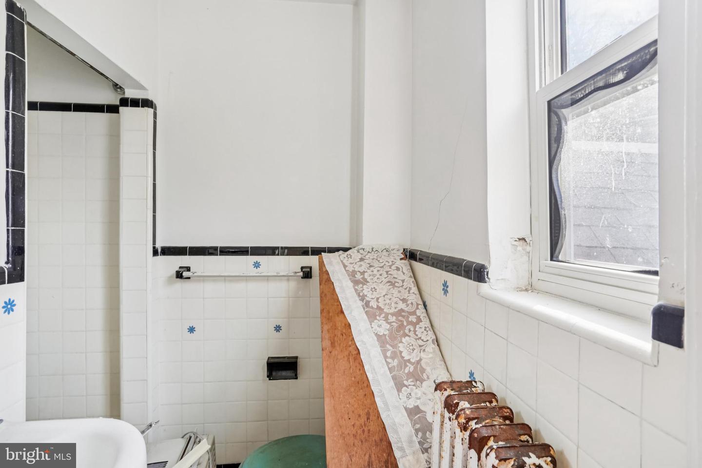 1809 INGLESIDE TER NW, WASHINGTON, District Of Columbia 20010, 3 Bedrooms Bedrooms, ,2 BathroomsBathrooms,Residential,For sale,1809 INGLESIDE TER NW,DCDC2231970 MLS # DCDC2231970