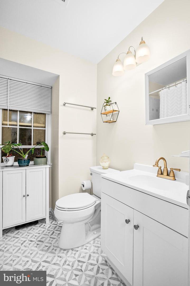 2418 RIDGEHAMPTON CT, RESTON, Virginia 20191, 2 Bedrooms Bedrooms, 6 Rooms Rooms,1 BathroomBathrooms,Residential,For sale,2418 RIDGEHAMPTON CT,VAFX2279394 MLS # VAFX2279394