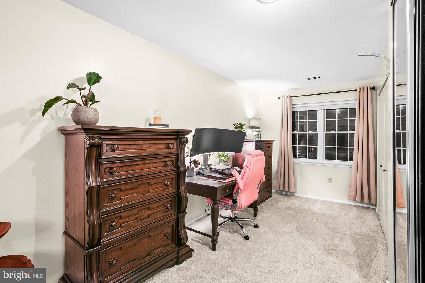 2418 RIDGEHAMPTON CT, RESTON, Virginia 20191, 2 Bedrooms Bedrooms, 6 Rooms Rooms,1 BathroomBathrooms,Residential,For sale,2418 RIDGEHAMPTON CT,VAFX2279394 MLS # VAFX2279394