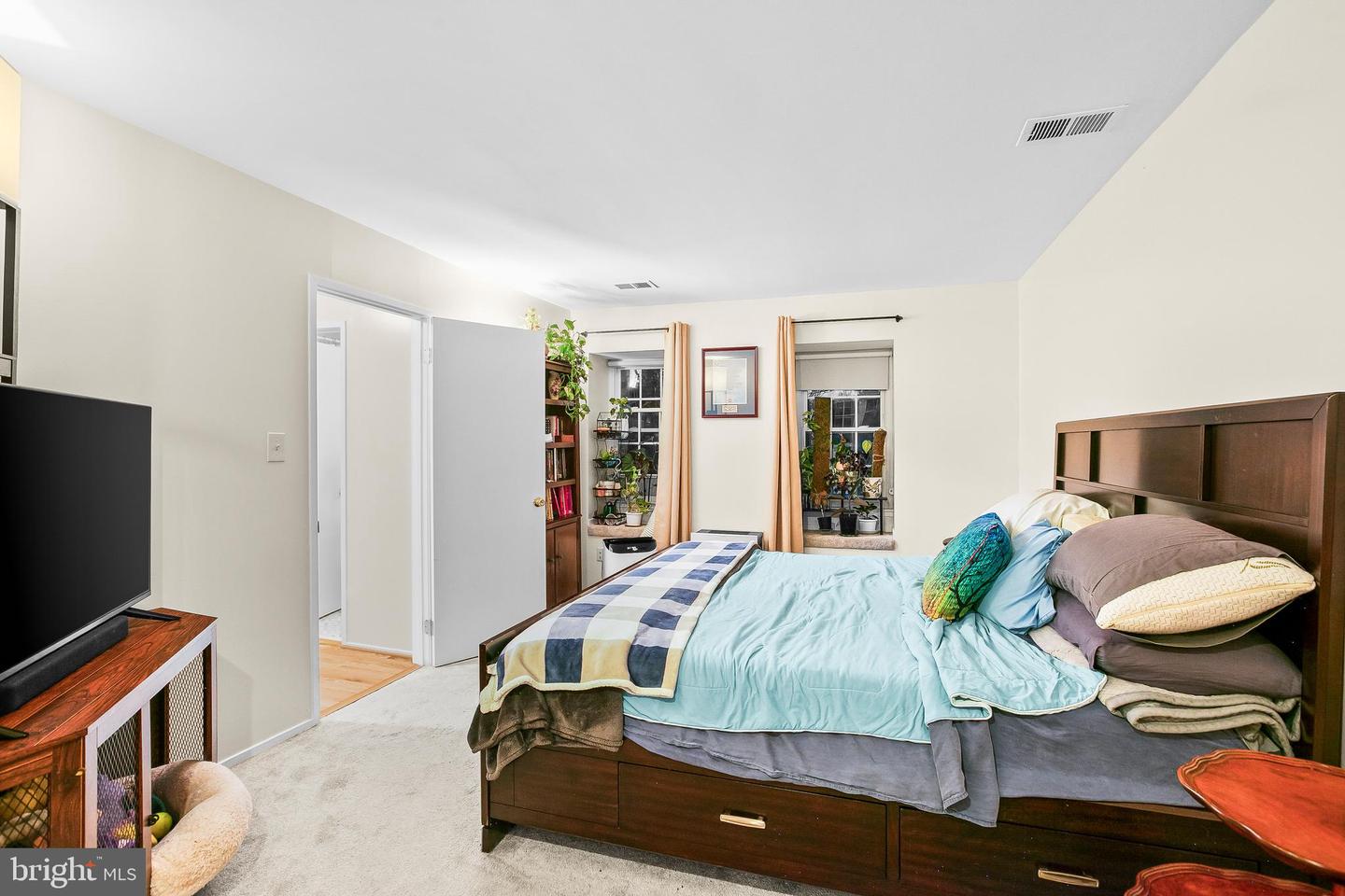 2418 RIDGEHAMPTON CT, RESTON, Virginia 20191, 2 Bedrooms Bedrooms, 6 Rooms Rooms,1 BathroomBathrooms,Residential,For sale,2418 RIDGEHAMPTON CT,VAFX2279394 MLS # VAFX2279394