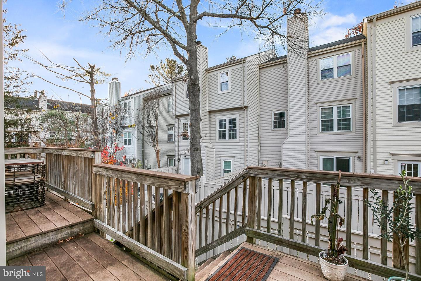 2418 RIDGEHAMPTON CT, RESTON, Virginia 20191, 2 Bedrooms Bedrooms, 6 Rooms Rooms,1 BathroomBathrooms,Residential,For sale,2418 RIDGEHAMPTON CT,VAFX2279394 MLS # VAFX2279394