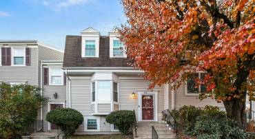 2418 RIDGEHAMPTON CT, RESTON, Virginia 20191, 2 Bedrooms Bedrooms, 6 Rooms Rooms,1 BathroomBathrooms,Residential,For sale,2418 RIDGEHAMPTON CT,VAFX2279394 MLS # VAFX2279394