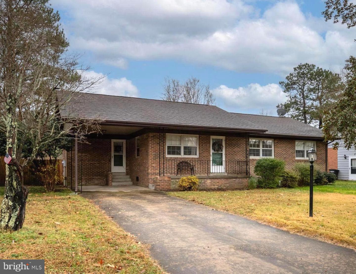 128 11TH ST, COLONIAL BEACH, Virginia 22443, 3 Bedrooms Bedrooms, ,2 BathroomsBathrooms,Residential,For sale,128 11TH ST,VAWE2010144 MLS # VAWE2010144