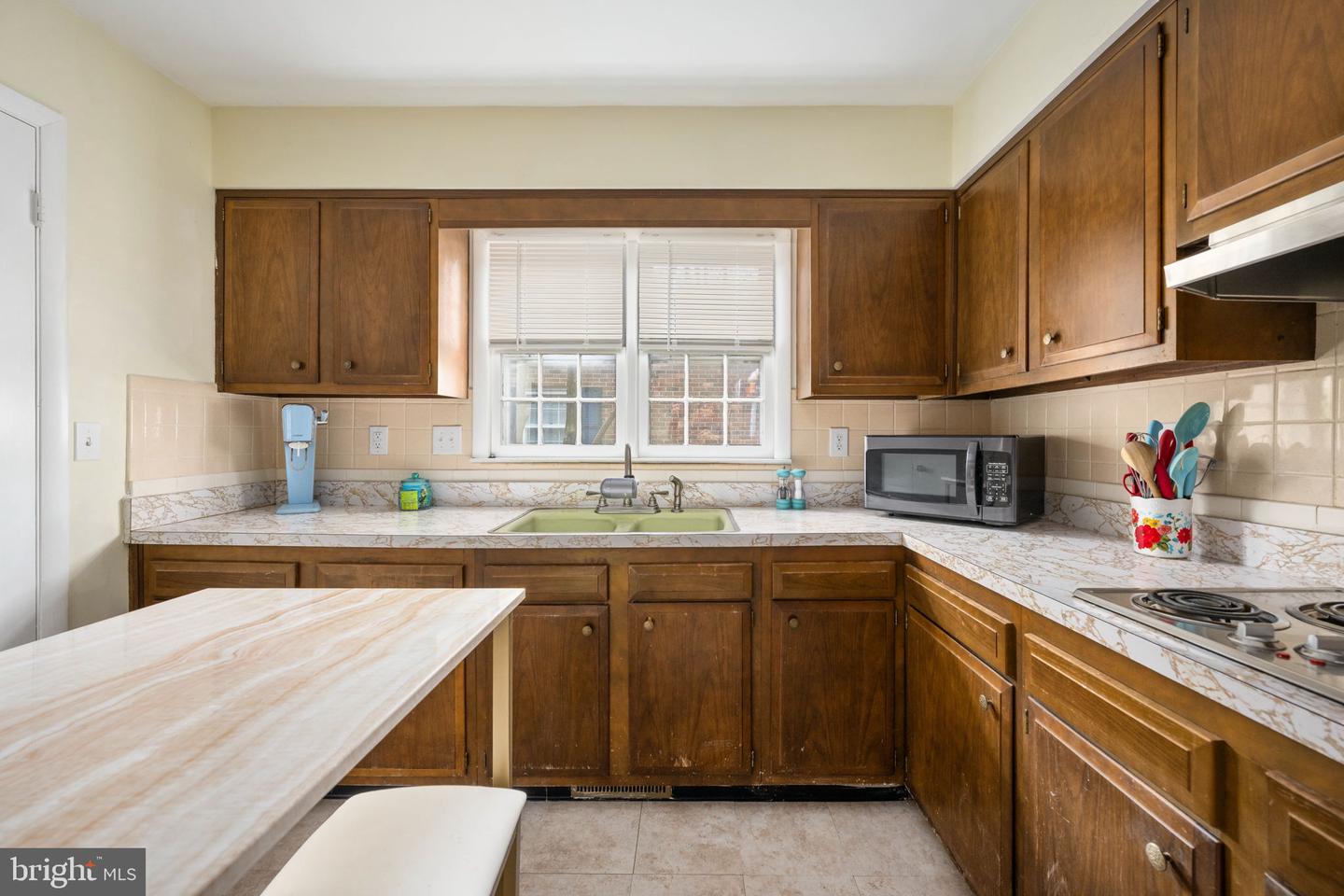 128 11TH ST, COLONIAL BEACH, Virginia 22443, 3 Bedrooms Bedrooms, ,2 BathroomsBathrooms,Residential,For sale,128 11TH ST,VAWE2010144 MLS # VAWE2010144