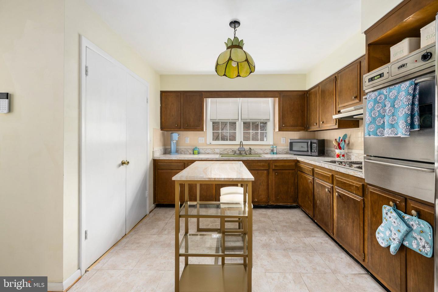 128 11TH ST, COLONIAL BEACH, Virginia 22443, 3 Bedrooms Bedrooms, ,2 BathroomsBathrooms,Residential,For sale,128 11TH ST,VAWE2010144 MLS # VAWE2010144