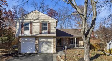 7594 WOODSTOWN DR, SPRINGFIELD, Virginia 22153, 4 Bedrooms Bedrooms, ,2 BathroomsBathrooms,Residential,For sale,7594 WOODSTOWN DR,VAFX2279936 MLS # VAFX2279936
