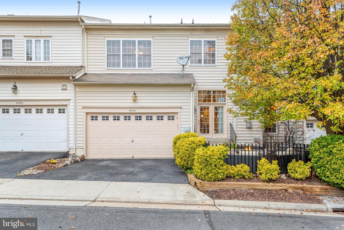 24958 BROOKBARK TER, CHANTILLY, Virginia 20152, 5 Bedrooms Bedrooms, ,5 BathroomsBathrooms,Residential,For sale,24958 BROOKBARK TER,VALO2111484 MLS # VALO2111484