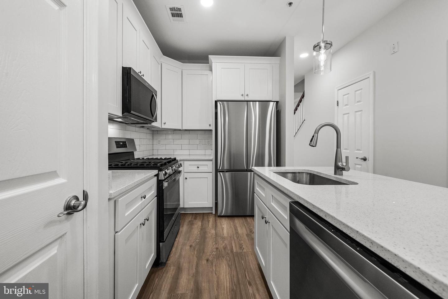 2665 MANHATTAN PL #109, VIENNA, Virginia 22180, 2 Bedrooms Bedrooms, ,2 BathroomsBathrooms,Residential,For sale,2665 MANHATTAN PL #109,VAFX2280070 MLS # VAFX2280070 2665 MANHATTAN PL #109, VIENNA, Virginia 22180, 2 Bedrooms Bedrooms, ,2 BathroomsBathrooms,Residential,For sale,2665 MANHATTAN PL #109,VAFX2280070 MLS # VAFX2280070