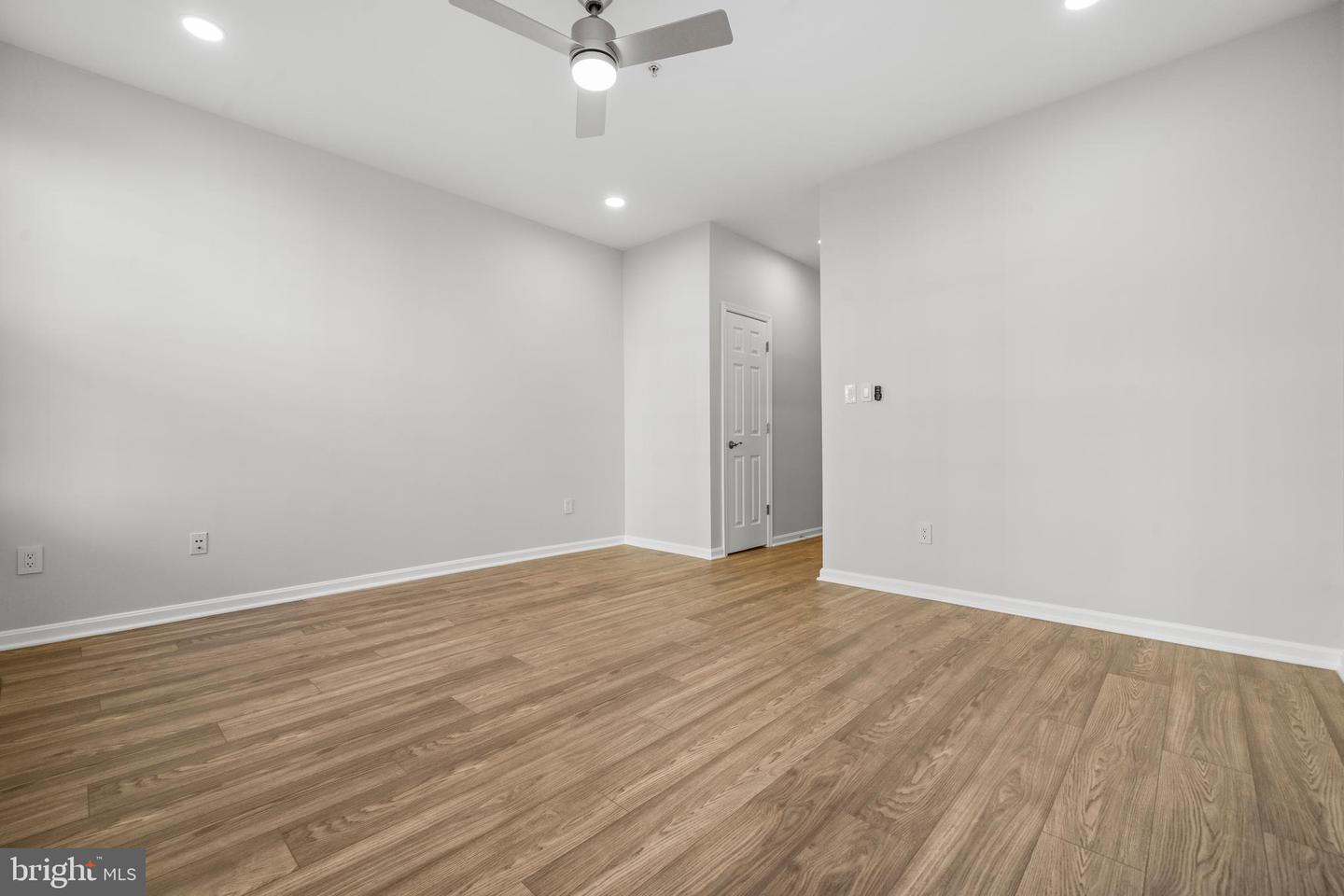 2665 MANHATTAN PL #109, VIENNA, Virginia 22180, 2 Bedrooms Bedrooms, ,2 BathroomsBathrooms,Residential,For sale,2665 MANHATTAN PL #109,VAFX2280070 MLS # VAFX2280070 2665 MANHATTAN PL #109, VIENNA, Virginia 22180, 2 Bedrooms Bedrooms, ,2 BathroomsBathrooms,Residential,For sale,2665 MANHATTAN PL #109,VAFX2280070 MLS # VAFX2280070