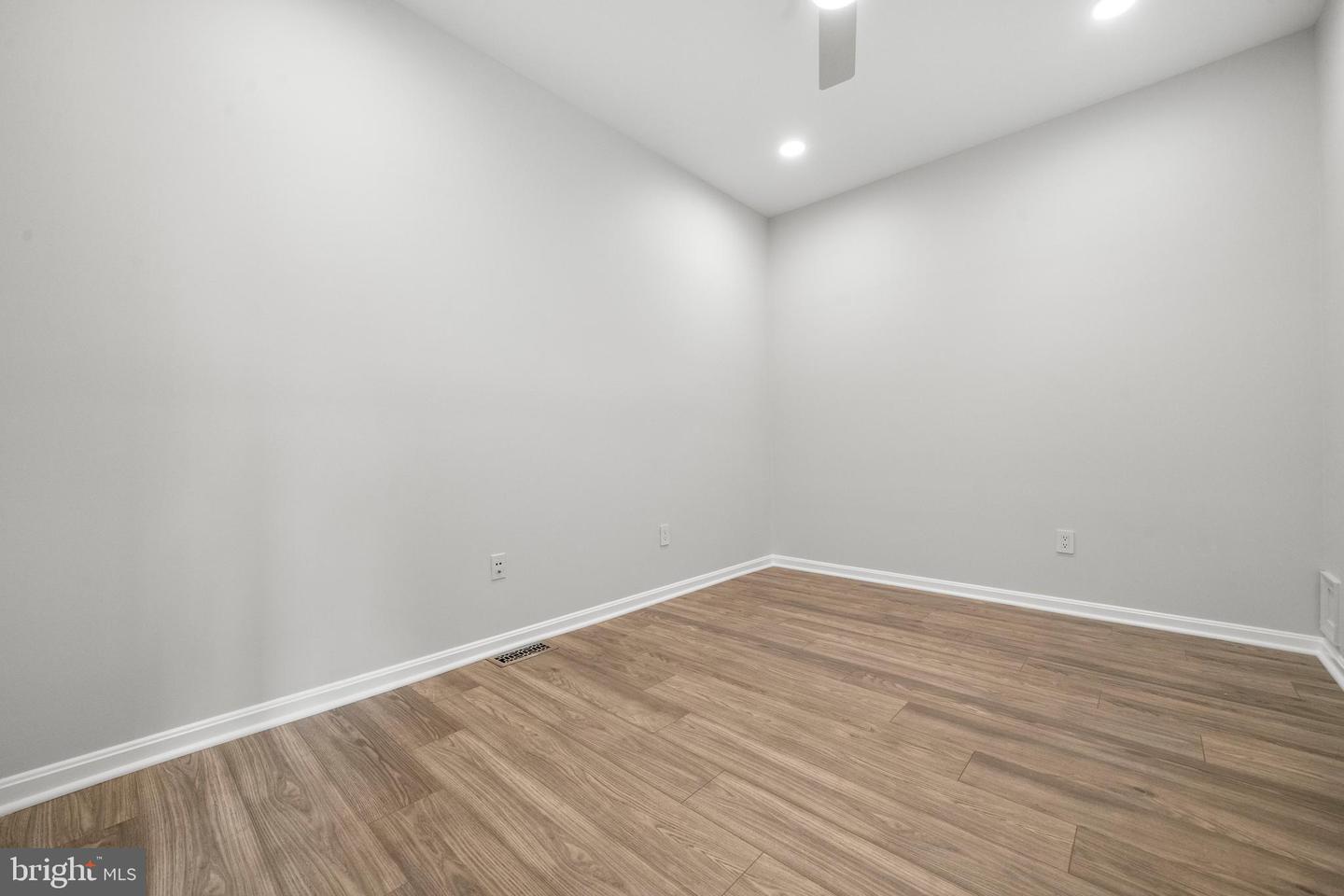 2665 MANHATTAN PL #109, VIENNA, Virginia 22180, 2 Bedrooms Bedrooms, ,2 BathroomsBathrooms,Residential,For sale,2665 MANHATTAN PL #109,VAFX2280070 MLS # VAFX2280070 2665 MANHATTAN PL #109, VIENNA, Virginia 22180, 2 Bedrooms Bedrooms, ,2 BathroomsBathrooms,Residential,For sale,2665 MANHATTAN PL #109,VAFX2280070 MLS # VAFX2280070