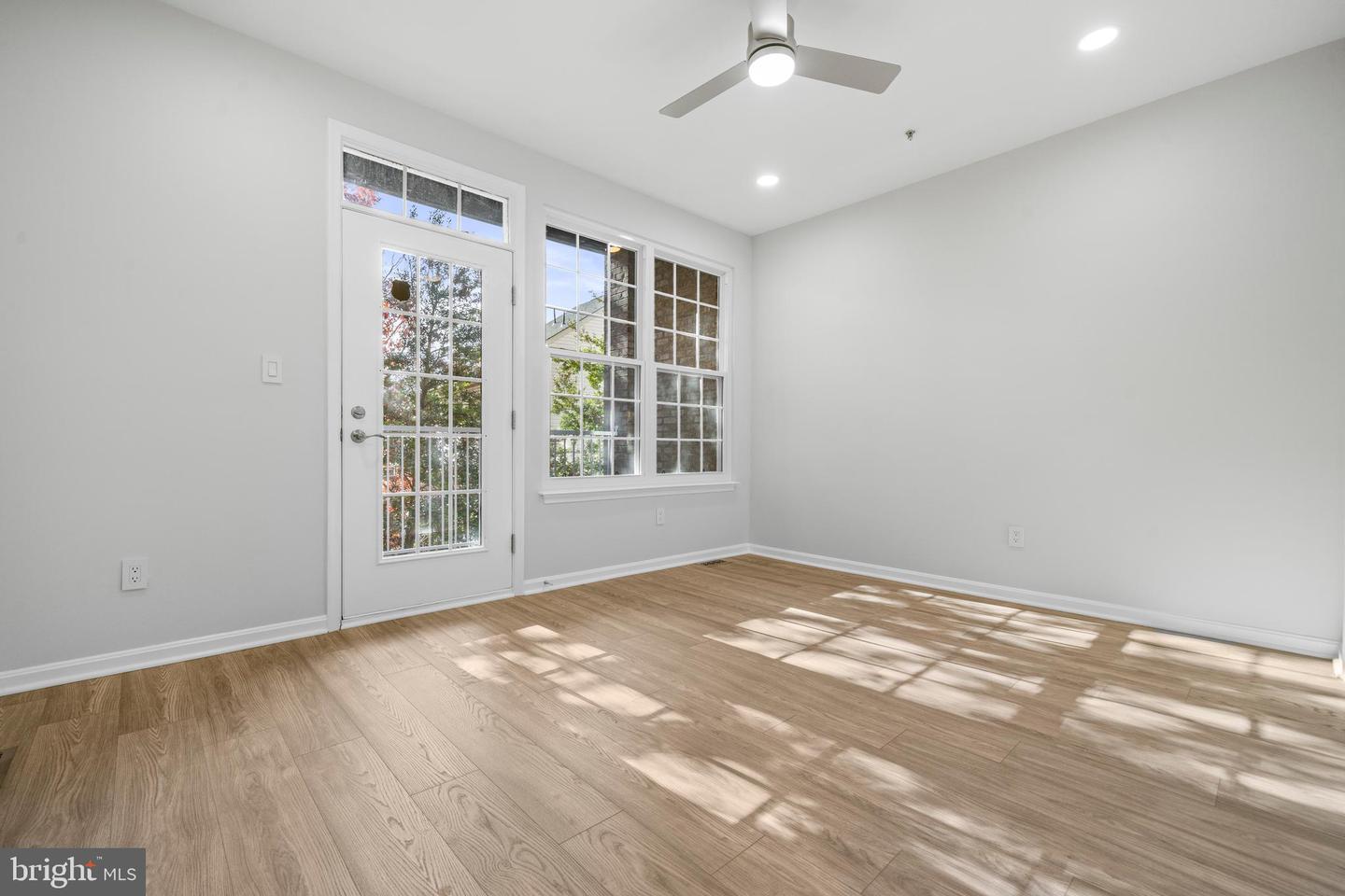 2665 MANHATTAN PL #109, VIENNA, Virginia 22180, 2 Bedrooms Bedrooms, ,2 BathroomsBathrooms,Residential,For sale,2665 MANHATTAN PL #109,VAFX2280070 MLS # VAFX2280070 2665 MANHATTAN PL #109, VIENNA, Virginia 22180, 2 Bedrooms Bedrooms, ,2 BathroomsBathrooms,Residential,For sale,2665 MANHATTAN PL #109,VAFX2280070 MLS # VAFX2280070