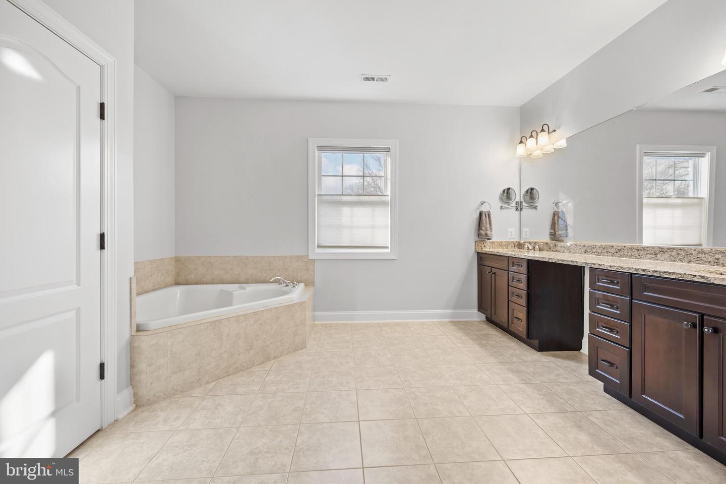 8047 FAIRFAX RD, ALEXANDRIA, Virginia 22308, 6 Bedrooms Bedrooms, ,4 BathroomsBathrooms,Residential,For sale,8047 FAIRFAX RD,VAFX2280234 MLS # VAFX2280234