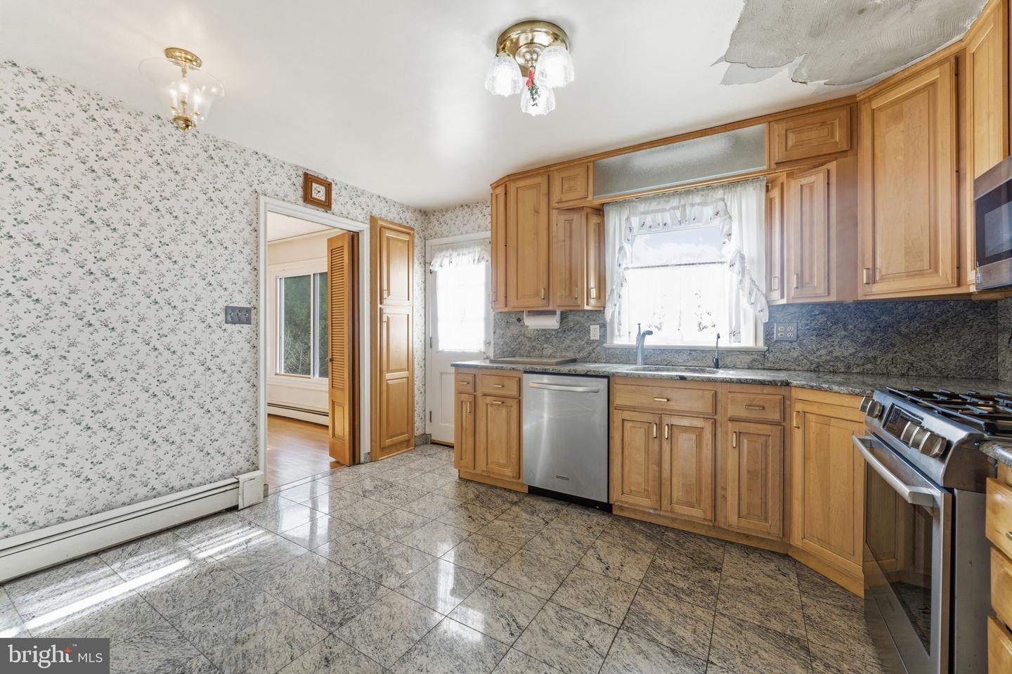 8819 SOUTHWICK ST, FAIRFAX, Virginia 22031, 4 Bedrooms Bedrooms, ,3 BathroomsBathrooms,Residential,For sale,8819 SOUTHWICK ST,VAFX2280406 MLS # VAFX2280406 8819 SOUTHWICK ST, FAIRFAX, Virginia 22031, 4 Bedrooms Bedrooms, ,3 BathroomsBathrooms,Residential,For sale,8819 SOUTHWICK ST,VAFX2280406 MLS # VAFX2280406