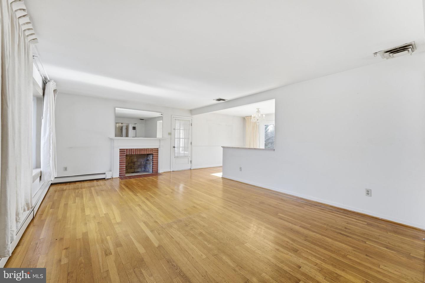 8819 SOUTHWICK ST, FAIRFAX, Virginia 22031, 4 Bedrooms Bedrooms, ,3 BathroomsBathrooms,Residential,For sale,8819 SOUTHWICK ST,VAFX2280406 MLS # VAFX2280406 8819 SOUTHWICK ST, FAIRFAX, Virginia 22031, 4 Bedrooms Bedrooms, ,3 BathroomsBathrooms,Residential,For sale,8819 SOUTHWICK ST,VAFX2280406 MLS # VAFX2280406