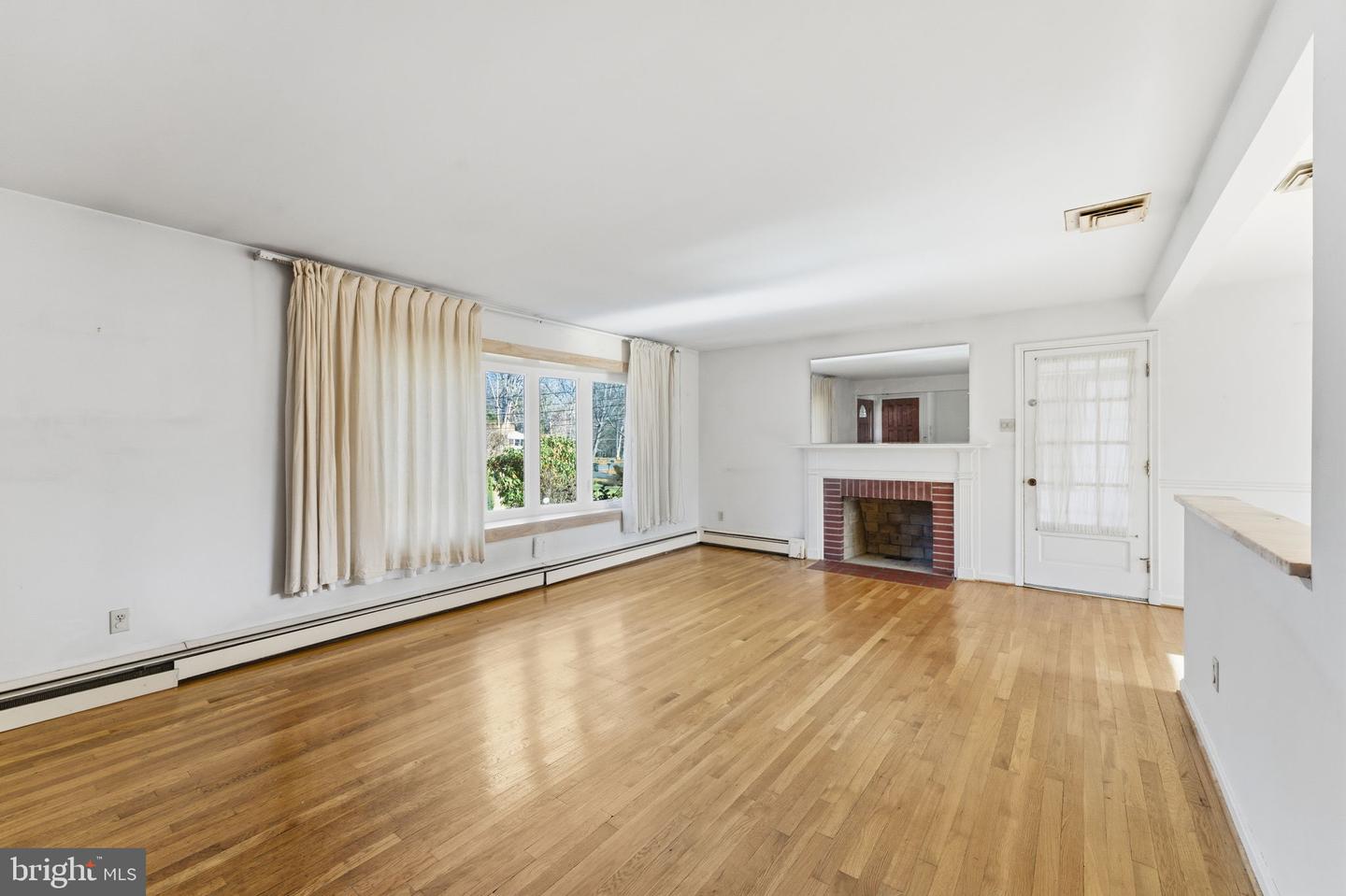 8819 SOUTHWICK ST, FAIRFAX, Virginia 22031, 4 Bedrooms Bedrooms, ,3 BathroomsBathrooms,Residential,For sale,8819 SOUTHWICK ST,VAFX2280406 MLS # VAFX2280406 8819 SOUTHWICK ST, FAIRFAX, Virginia 22031, 4 Bedrooms Bedrooms, ,3 BathroomsBathrooms,Residential,For sale,8819 SOUTHWICK ST,VAFX2280406 MLS # VAFX2280406