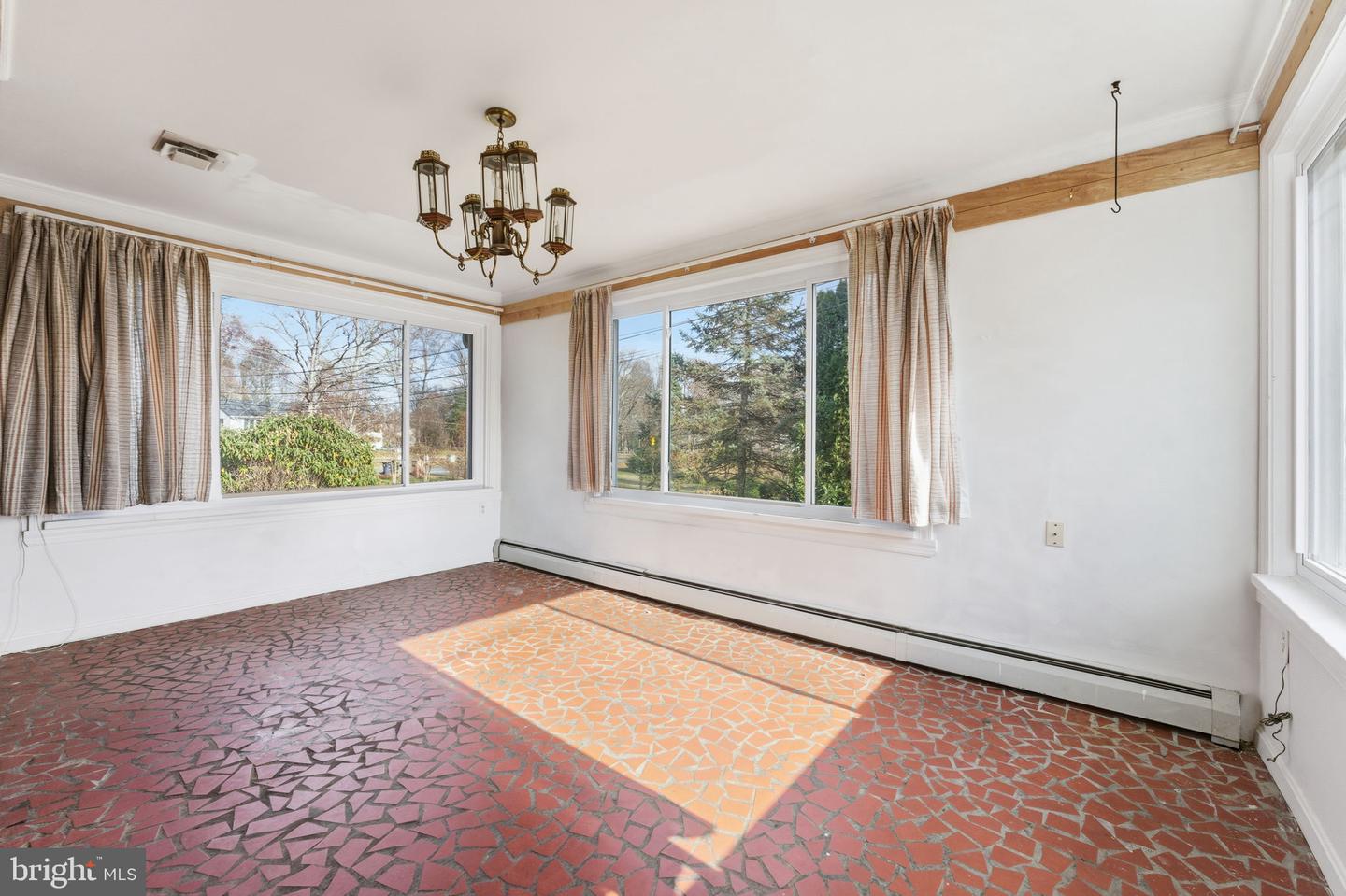 8819 SOUTHWICK ST, FAIRFAX, Virginia 22031, 4 Bedrooms Bedrooms, ,3 BathroomsBathrooms,Residential,For sale,8819 SOUTHWICK ST,VAFX2280406 MLS # VAFX2280406 8819 SOUTHWICK ST, FAIRFAX, Virginia 22031, 4 Bedrooms Bedrooms, ,3 BathroomsBathrooms,Residential,For sale,8819 SOUTHWICK ST,VAFX2280406 MLS # VAFX2280406