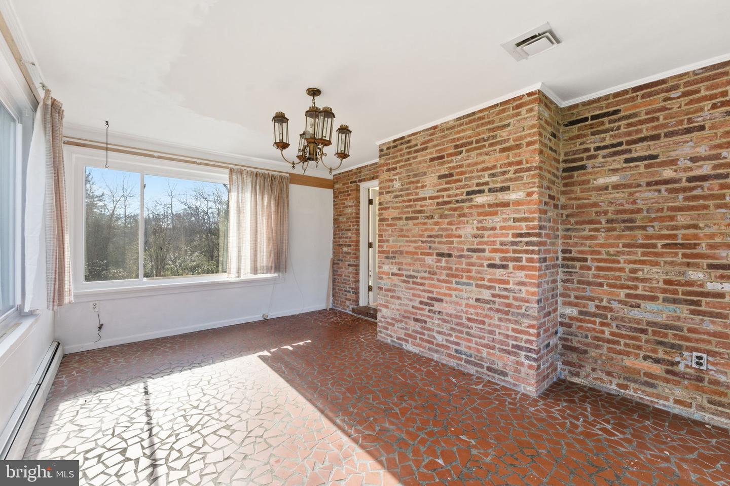 8819 SOUTHWICK ST, FAIRFAX, Virginia 22031, 4 Bedrooms Bedrooms, ,3 BathroomsBathrooms,Residential,For sale,8819 SOUTHWICK ST,VAFX2280406 MLS # VAFX2280406 8819 SOUTHWICK ST, FAIRFAX, Virginia 22031, 4 Bedrooms Bedrooms, ,3 BathroomsBathrooms,Residential,For sale,8819 SOUTHWICK ST,VAFX2280406 MLS # VAFX2280406