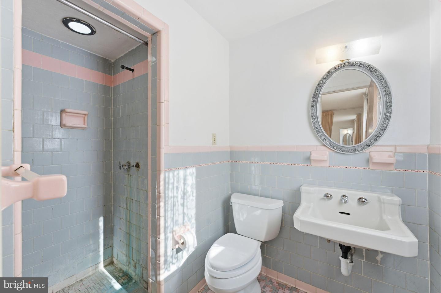 8819 SOUTHWICK ST, FAIRFAX, Virginia 22031, 4 Bedrooms Bedrooms, ,3 BathroomsBathrooms,Residential,For sale,8819 SOUTHWICK ST,VAFX2280406 MLS # VAFX2280406 8819 SOUTHWICK ST, FAIRFAX, Virginia 22031, 4 Bedrooms Bedrooms, ,3 BathroomsBathrooms,Residential,For sale,8819 SOUTHWICK ST,VAFX2280406 MLS # VAFX2280406